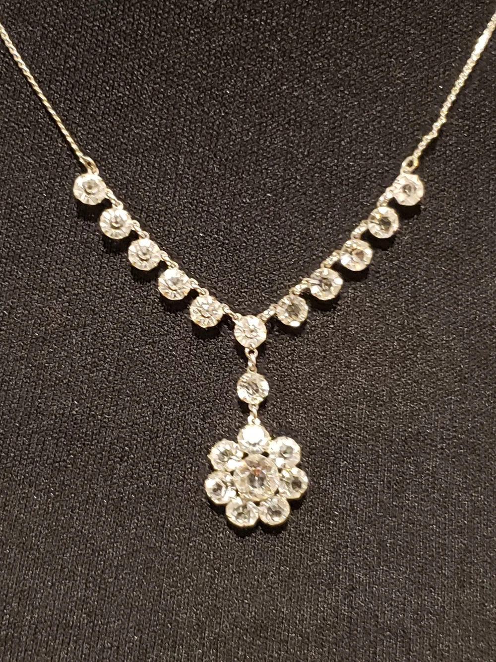 Vintage Sparkling  Floral Crystal Pendant Necklace.